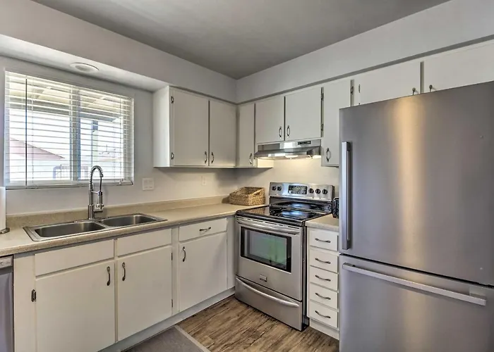 Private Yard! Pet-friendly Getaway Holiday home