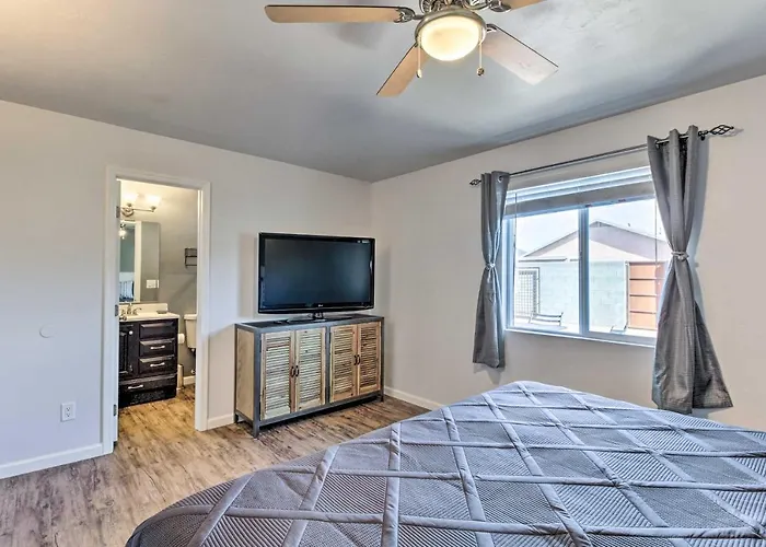 Private Yard! Pet-friendly Getaway Holiday home *