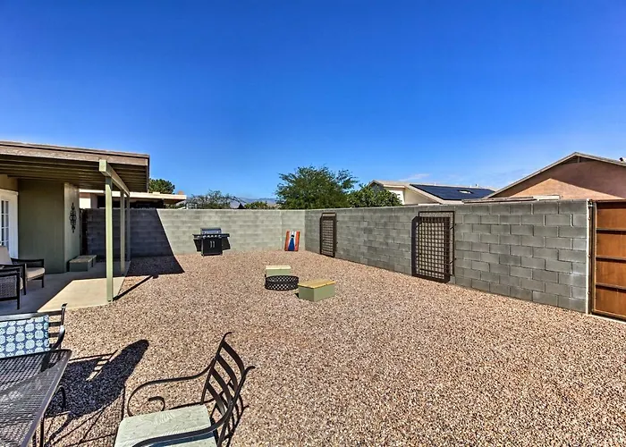 Holiday home Private Yard! Pet-friendly Getaway