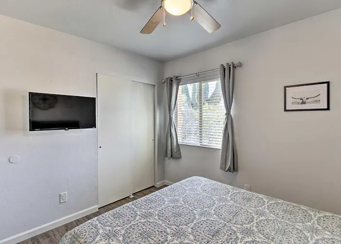 Holiday home Private Yard! Pet-friendly Getaway