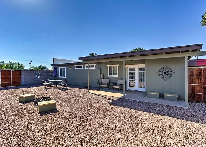 Holiday home Private Yard! Pet-friendly Getaway *