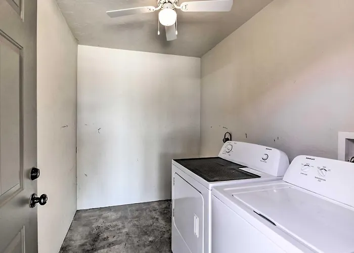 Private Yard! Pet-friendly Getaway * Tucson